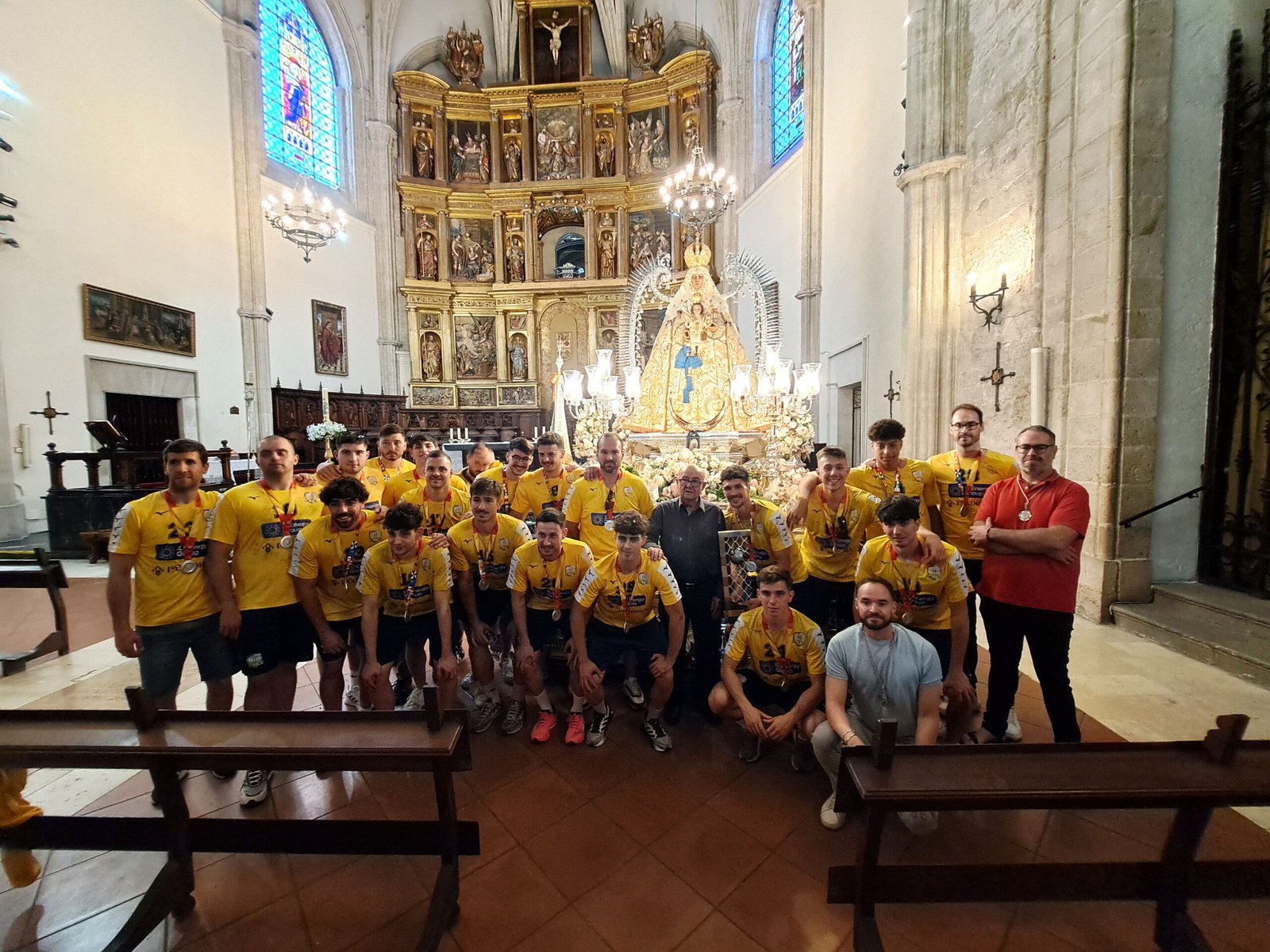 EL CASERÍO OFRECE SU ASCENSO A LA VIRGEN DEL PRADO