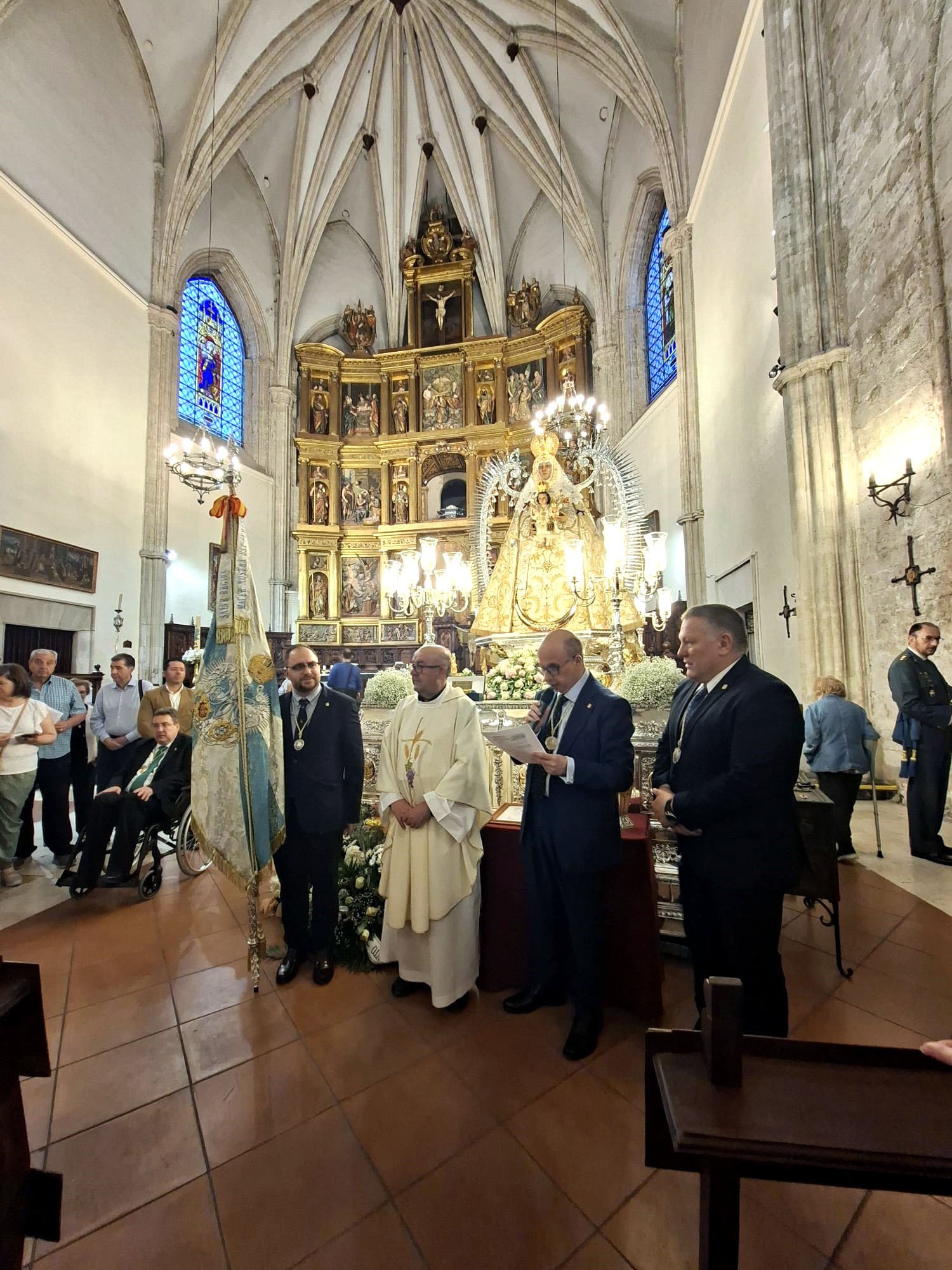 IMPOSICIÓN DE MEDALLAS A LOS NUEVOS HERMANOS Y ASPIRANTES DE LA HERMANDAD DE LA VIRGEN DEL PRADO