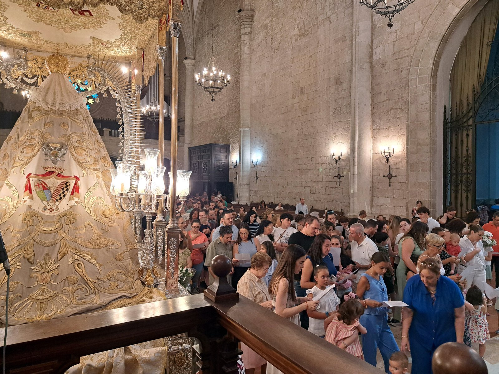 IMÁGENES DE LA PRESENTACIÓN DE LOS NIÑOS ANTE LA VIRGEN DEL PRADO