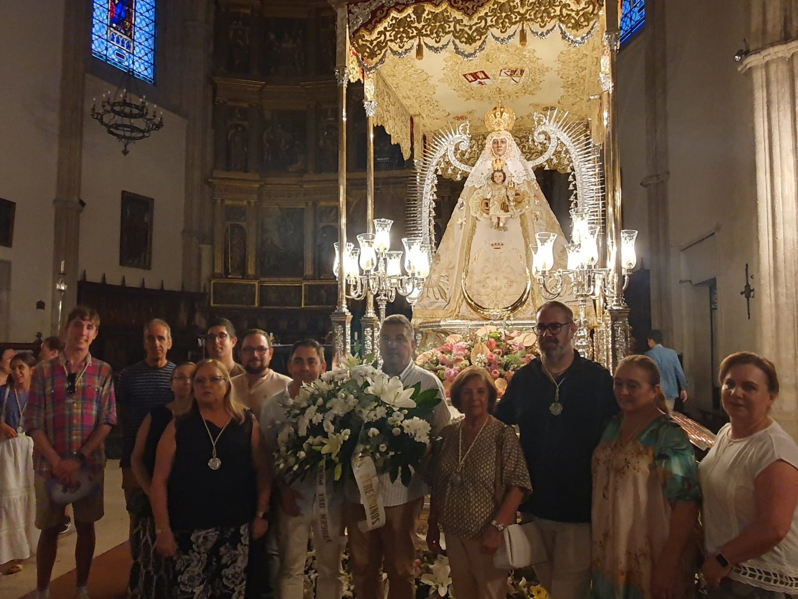 OFRENDA DE LOS RESPONSABLES DE LOS GRUPOS DE PEREGRINOS A LA VIRGEN DEL PRADO