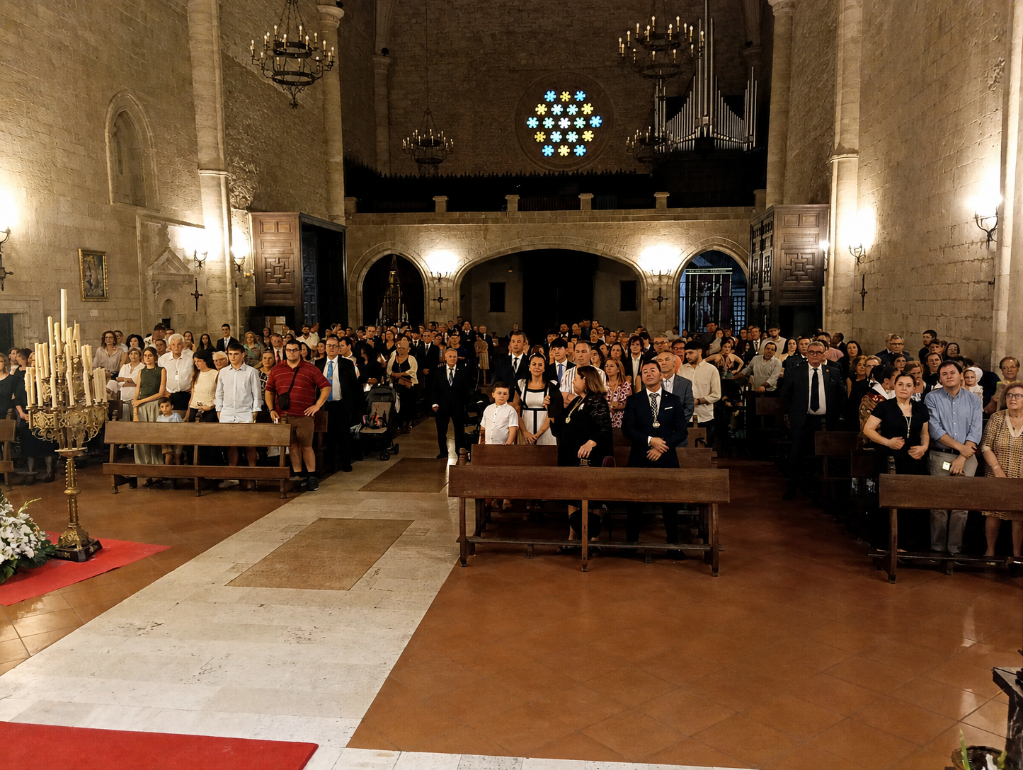 IMPOSICIÓN DE LAS MEDALLAS A LOS NUEVOS ASPIRANTES Y HERMANOS- ENTREGA DE PIN’S DE LA HERMANDAD DE LA VIRGEN DEL PRADO